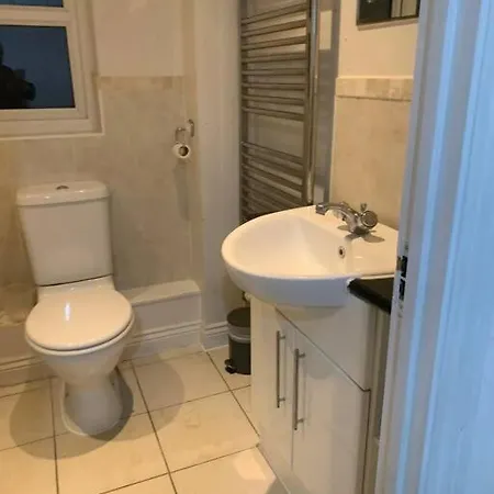 3 Bedroom Home Near Windsor Castle, Legoland, & Heathrow Slough Buitenkant foto