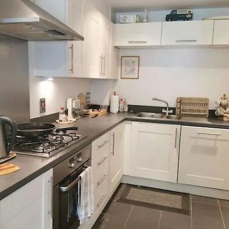 3 Bedroom Home Near Windsor Castle, Legoland, & Heathrow Slough Buitenkant foto