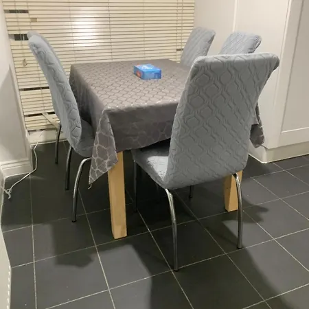 3 Bedroom Home Near Windsor Castle, Legoland, & Heathrow Slough Buitenkant foto