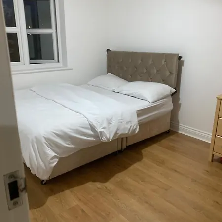 3 Bedroom Home Near Windsor Castle, Legoland, & Heathrow Slough Buitenkant foto