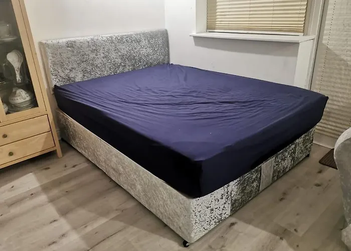 3 Bedroom Home Near Windsor Castle, Legoland, & Heathrow