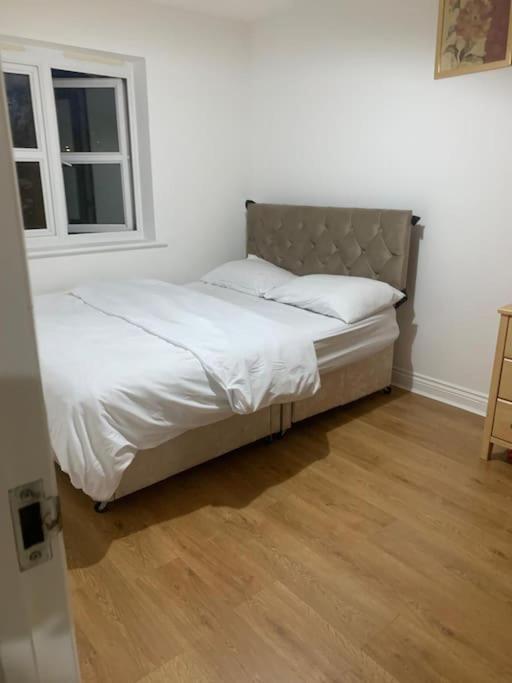 Holiday home 3 Bedroom Near Windsor Castle, Legoland, & Heathrow Slough