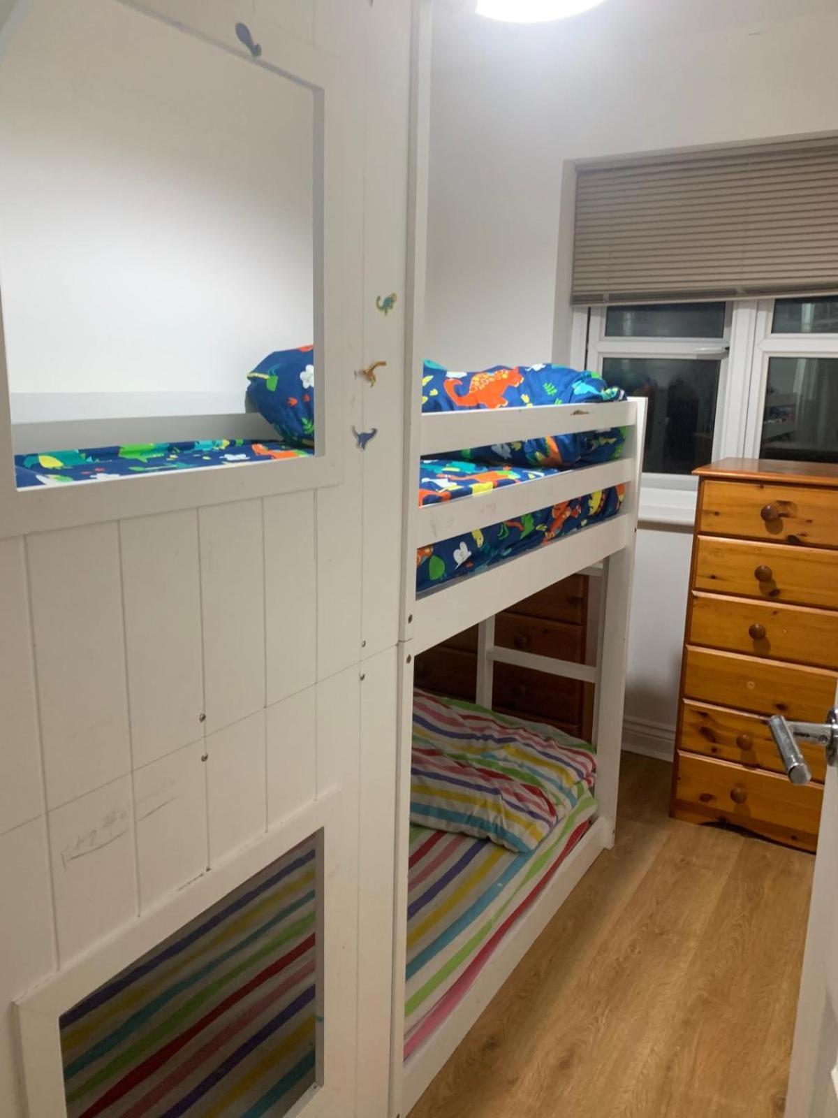 3 Bedroom Near Windsor Castle, Legoland, & Heathrow *